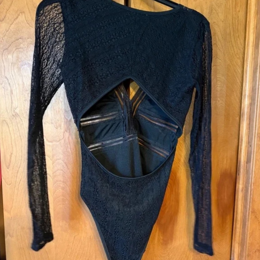 NWOT superdown britni deep v bodysuit Size: Small - Picture 6 of 7